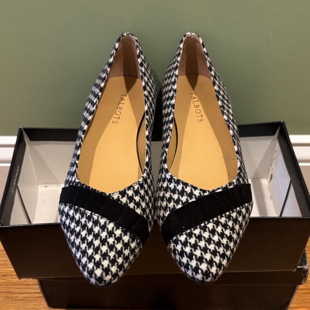 Talbots Houndstooth Patterned Flats